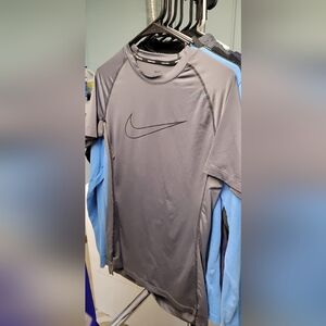 Men's Medium Nike Short Sleeve Dry Fit Shirt EUC
